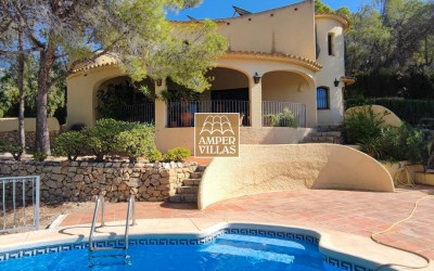Beautiful Mediterranean villa with guest house and panoramic views.